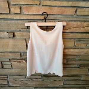 Adorable peach top with scalloped trim